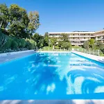 Διαμέρισμα Spacious 2-br In A With Pool *