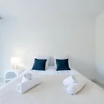 Spacious 2-br In A With Pool Κάννες