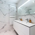 Spacious 2-br In A With Pool
