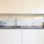 Διαμέρισμα Spacious 2-br In A With Pool
