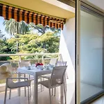 Spacious 2-br In A With Pool *