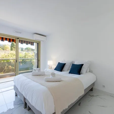 Spacious 2-br In A With Pool Apartamento