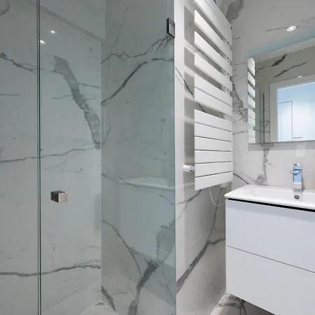 Spacious 2-br In A With Pool Apartamento *