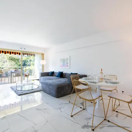 Spacious 2-br In A With Pool Apartamento