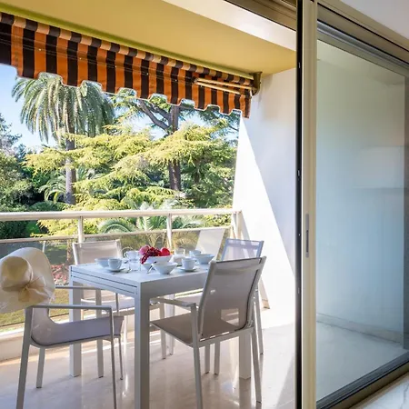 Spacious 2-br In A With Pool *