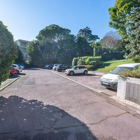 Spacious 2-br In A With Pool Apartment Cannes