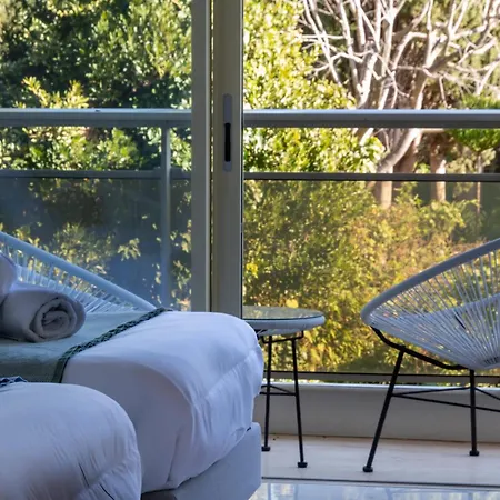 Spacious 2-br In A With Pool Cannes