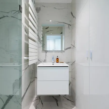 Spacious 2-br In A With Pool