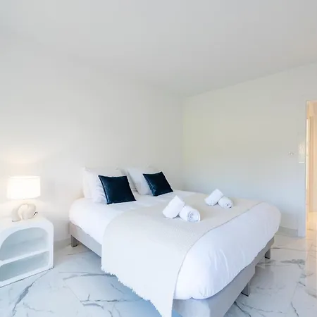 Apartment Spacious 2-br In A With Pool *