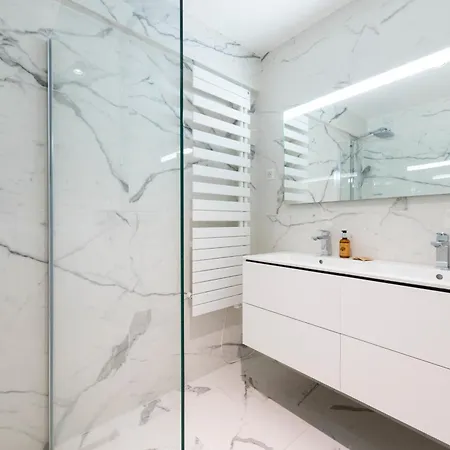 Spacious 2-br In A With Pool