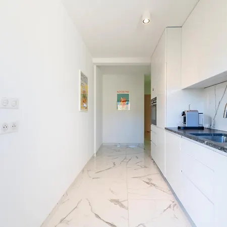 Spacious 2-br In A With Pool Lägenhet Cannes