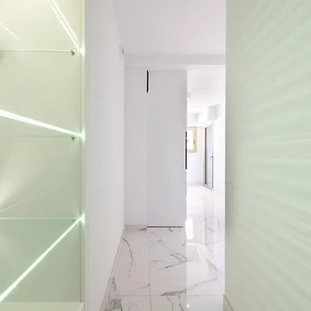 Apartment Spacious 2-br In A With Pool