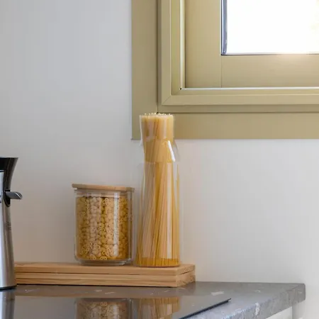 Spacious 2-br In A With Pool *