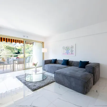 Apartment Spacious 2-br In A With Pool