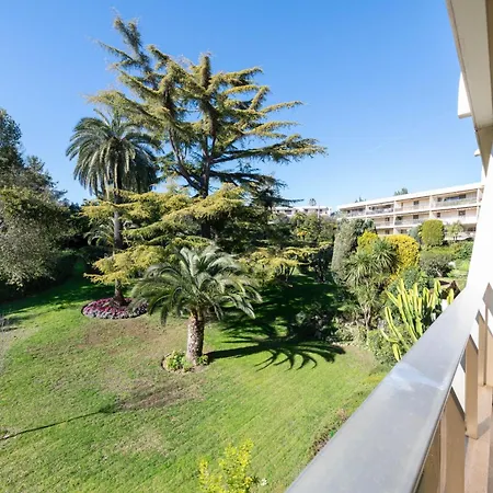 Apartment Spacious 2-br In A With Pool