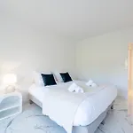 Apartmán Spacious 2-br In A With Pool *
