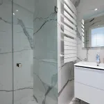 Spacious 2-br In A With Pool Apartmán *