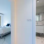 Spacious 2-br In A With Pool Appartamento Cannes