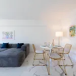 Spacious 2-br In A With Pool *
