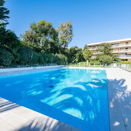 Spacious 2-br In A With Pool * 戛纳