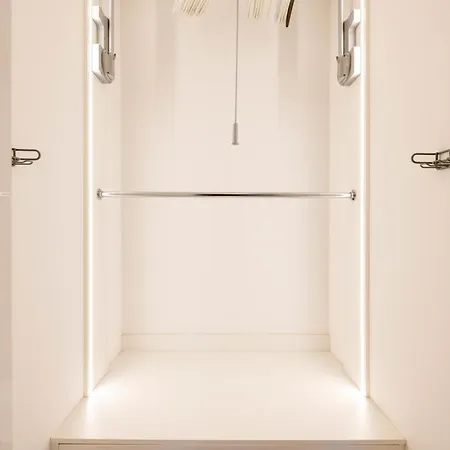 Spacious 2-br In A With Pool *