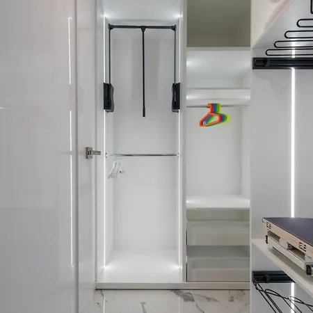 Spacious 2-br In A With Pool * 戛纳