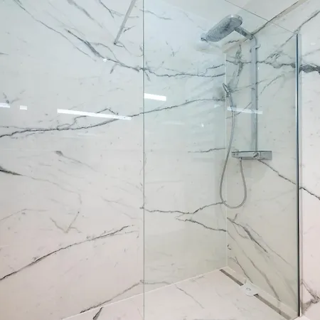 公寓 Spacious 2-br In A With Pool 戛纳