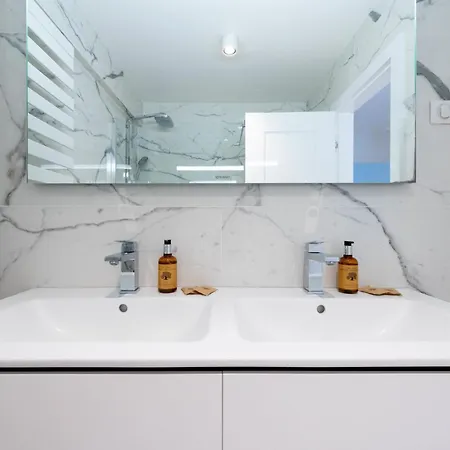 Spacious 2-br In A With Pool 戛纳