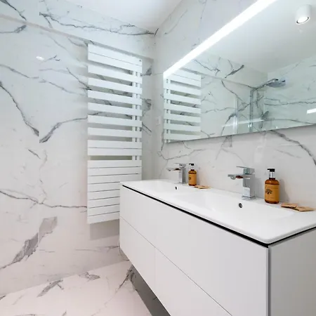 Spacious 2-br In A With Pool