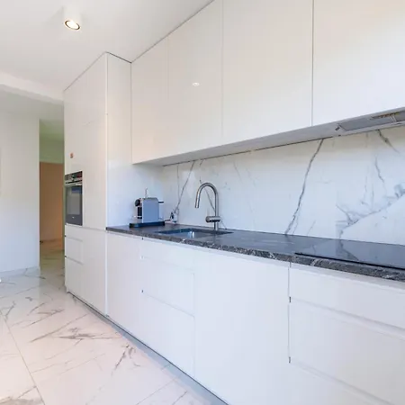 Spacious 2-br In A With Pool 戛纳