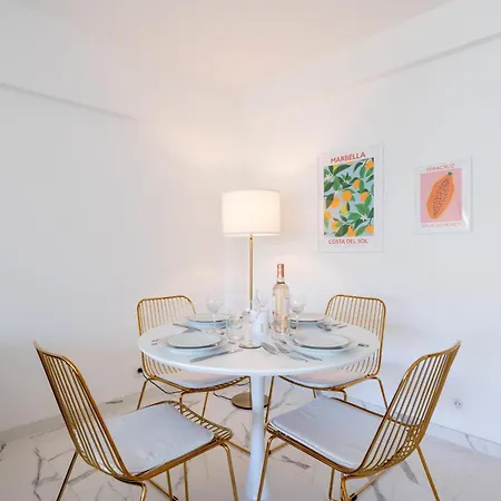 Spacious 2-br In A With Pool 公寓 *