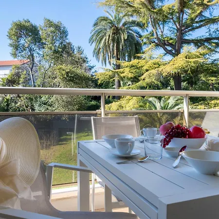 Spacious 2-br In A With Pool * 戛纳